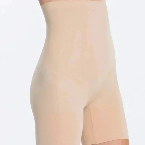 NWOT SPANX OnCore High-Waisted Mid-Thigh Short S - Picture 5 of 8